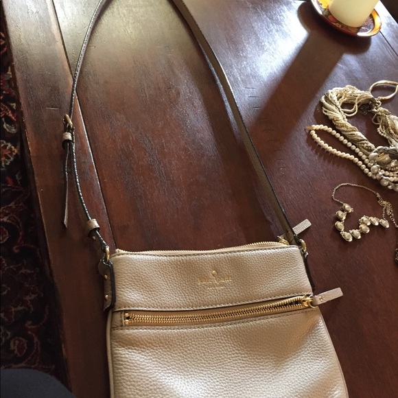 kate spade Handbags - Kate Spade purse with a shoulder strap, like new.